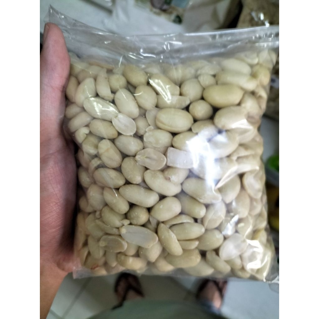 

kacang kupas 500 gram