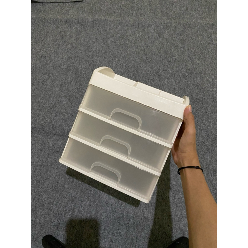 Preloved Rak Kosmetik