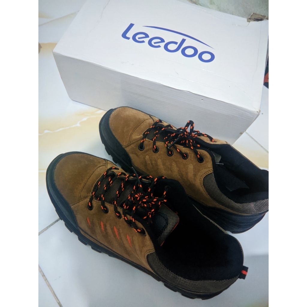 SepatuHiking(Leedo)
