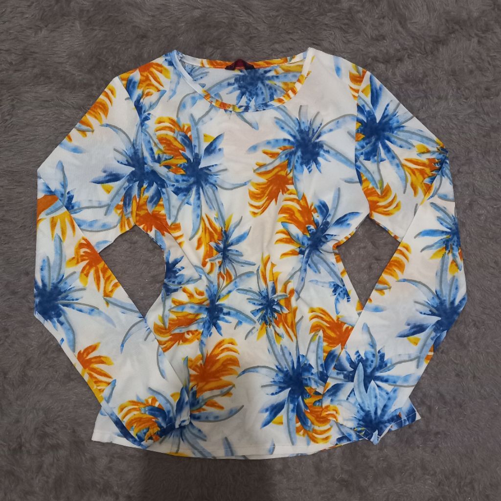 preloved - atasan wanita motif bunga brand carol mat*hari | outfit baju pantai / summer | size S