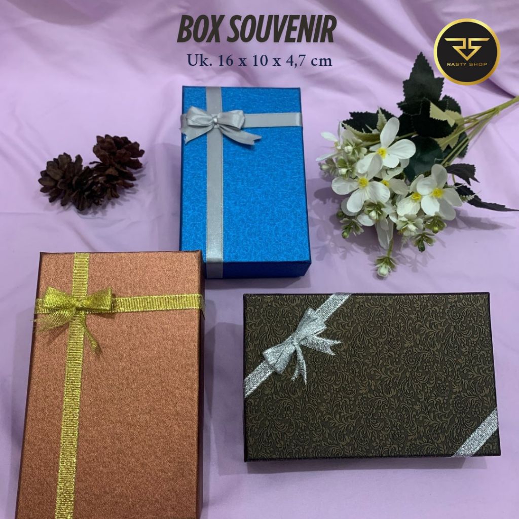 

Hardbox kotak kado | Kotak kado | Box souvenir | Gift box souvenir| Box hampers | box hampers ukuran 16 x 10 x 4,7cm