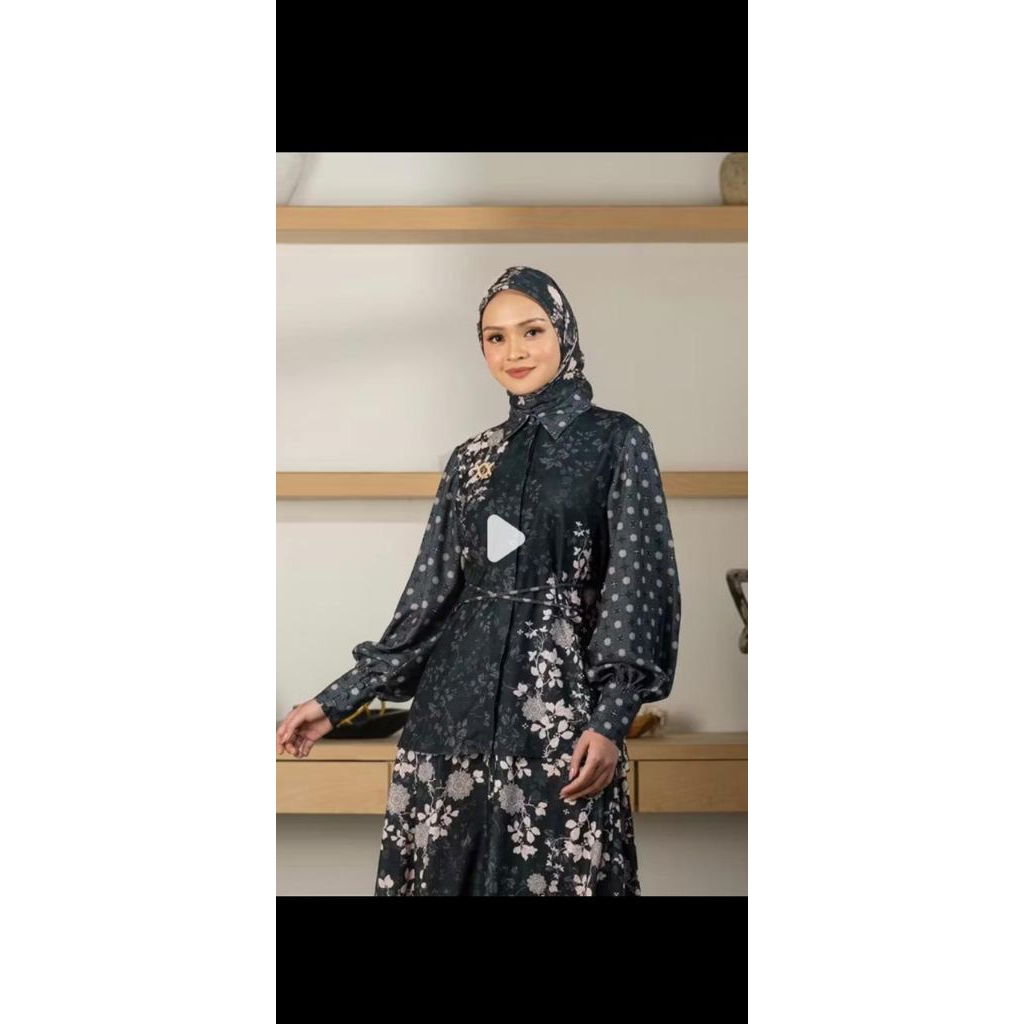 PRELOVED Siara Shirt Size L_Wearing Klamby