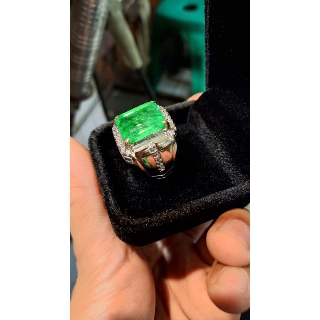 BATU CINCIN ZAMBRUD COLOMBIA