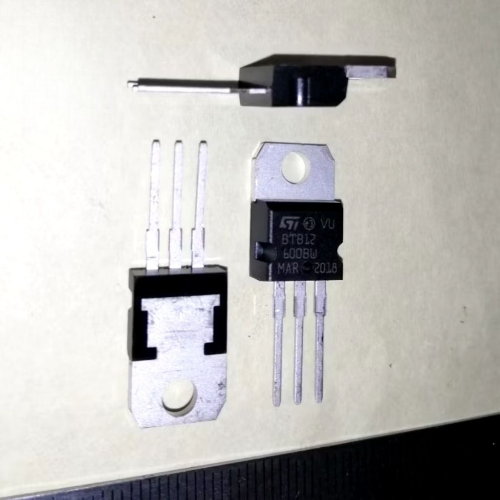 BTB12 600BW 600 BTB12600BW BTB12-600BW Triacs Triac To-220 12A 600V