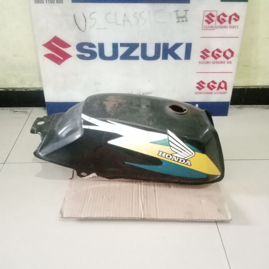 Tangki Fuel Tank Honda Win 100 Striping 2001 Original Copotan Bekas Seken