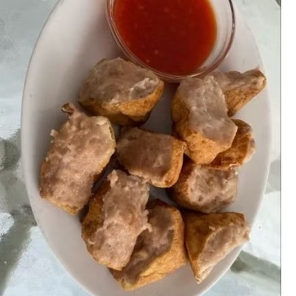 

Tahu bakso plus saus sambel