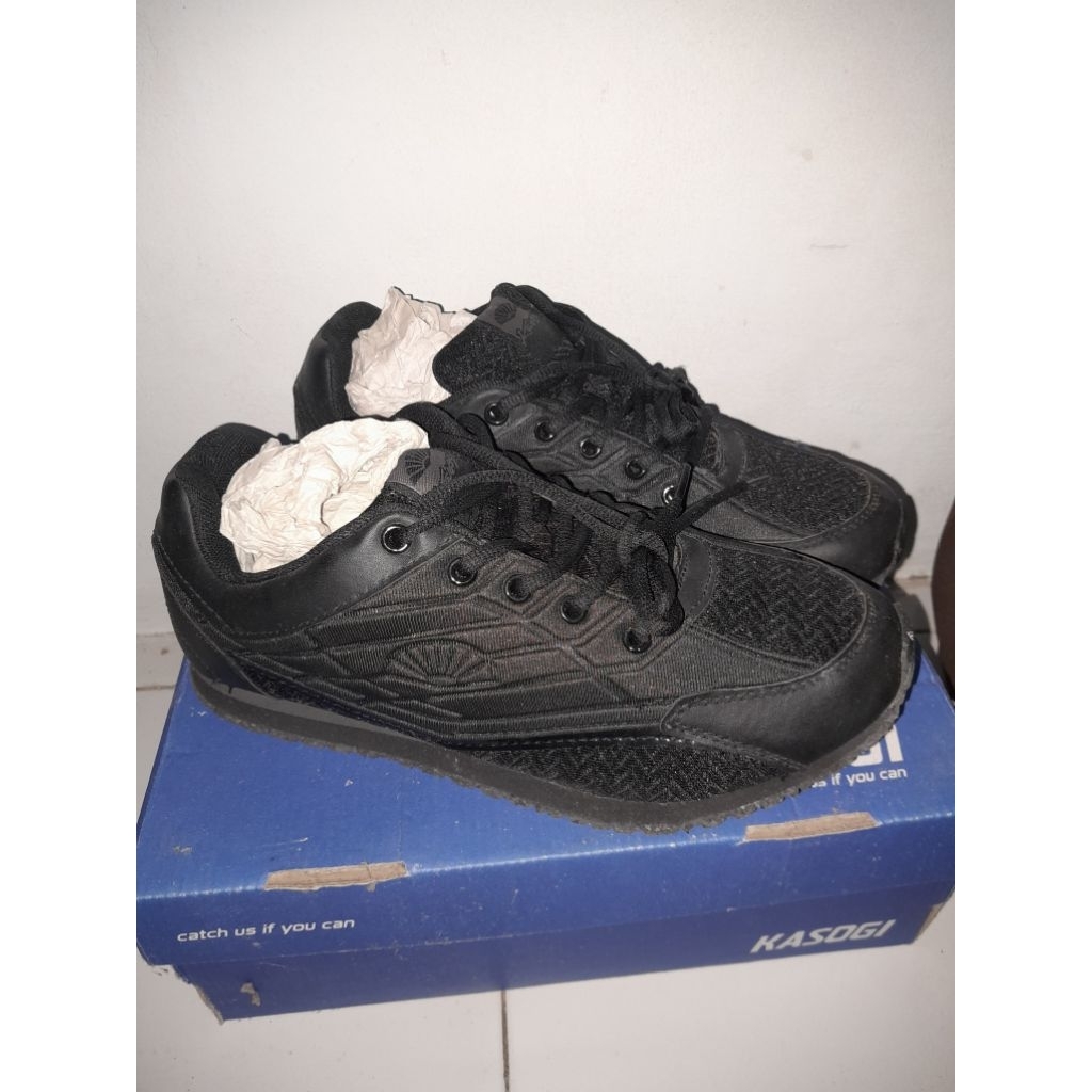 Sepatu full hitam Kasogi