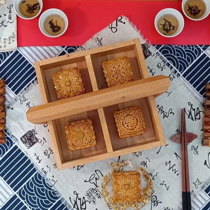 

Hamper Mooncake - Paket ORIENTAL 4 - Isi 4 Mooncake Medium @ 125 Gr / Besar @ 150 Gr