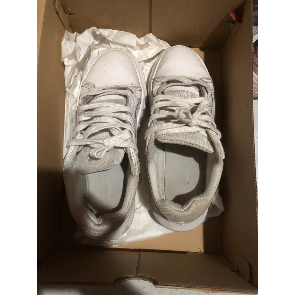 preloved Buccheri Agnola Sneakers Wanita Putih size 37