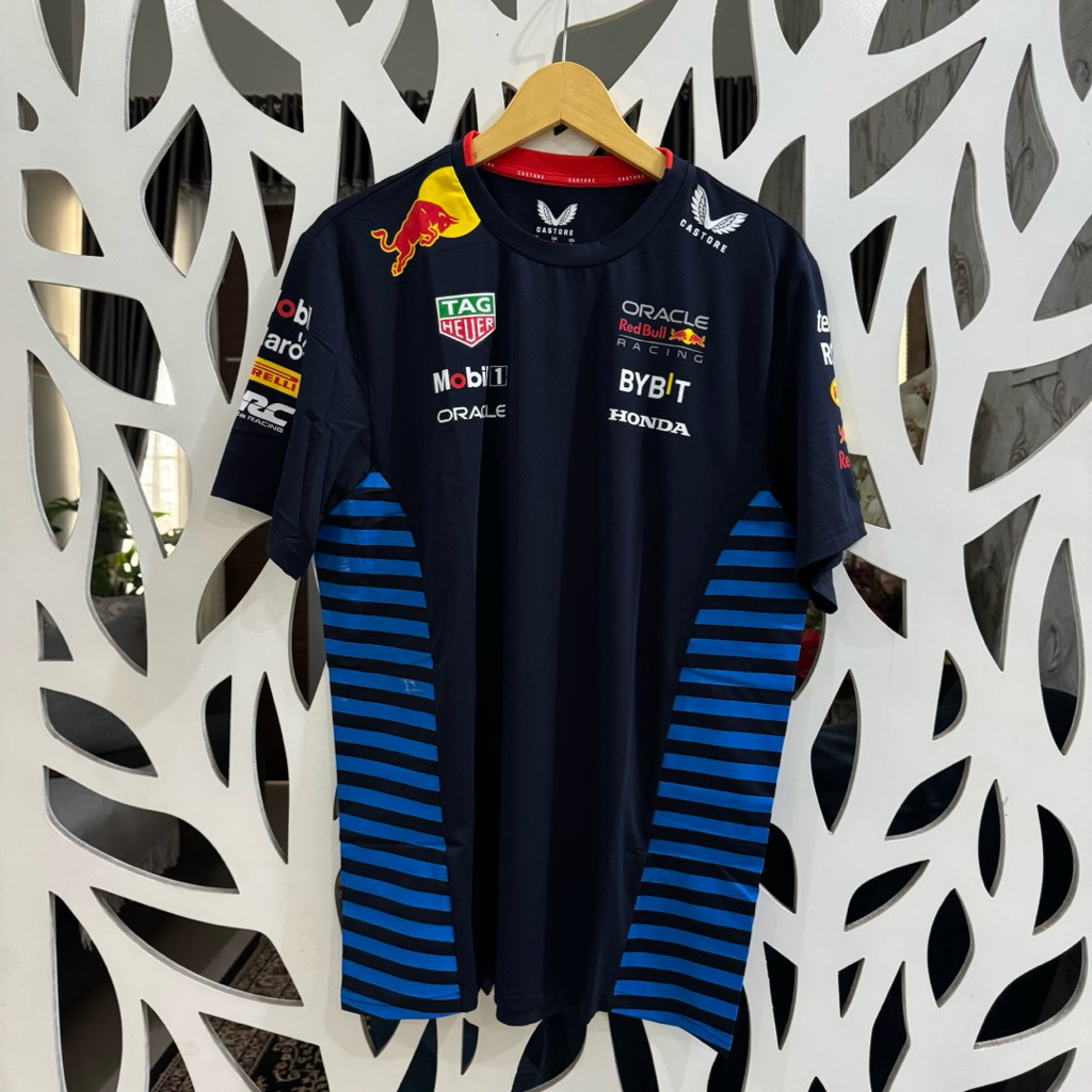 Baju Kaos Red Bull Racing F1 Men's 2024 Team T-Shirt