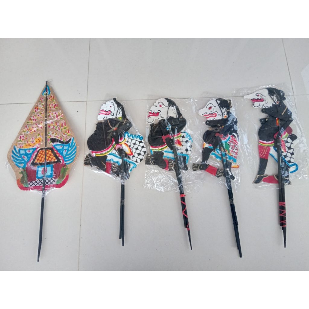 wayang kulit mini punokawan hitam/emas