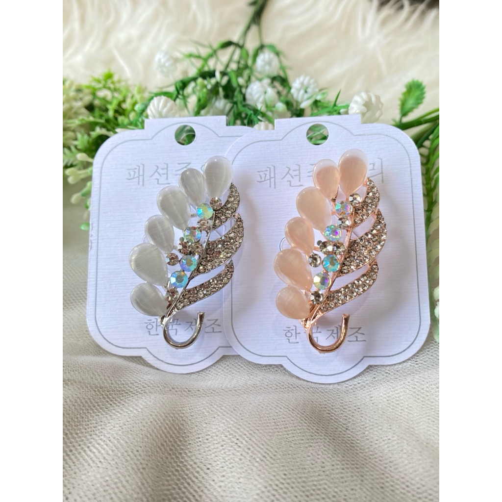 Bros Hijab Daun Kristal dan Bunga Mutiara Elegan Warna Rose Gold – Aksesoris Jilbab Cewek Muslimah C
