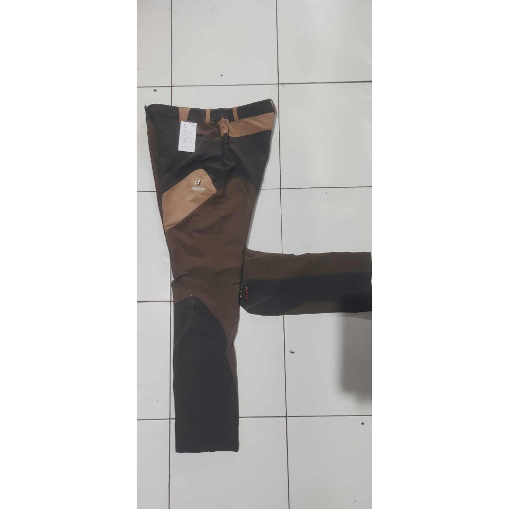 celana outdoor brand Deuter tebal
