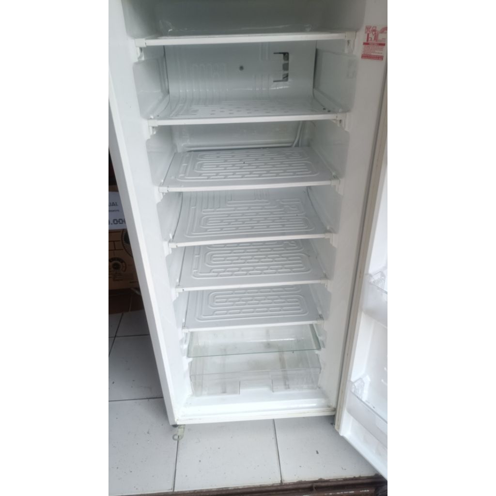 freezer sharp 6 rak like new
