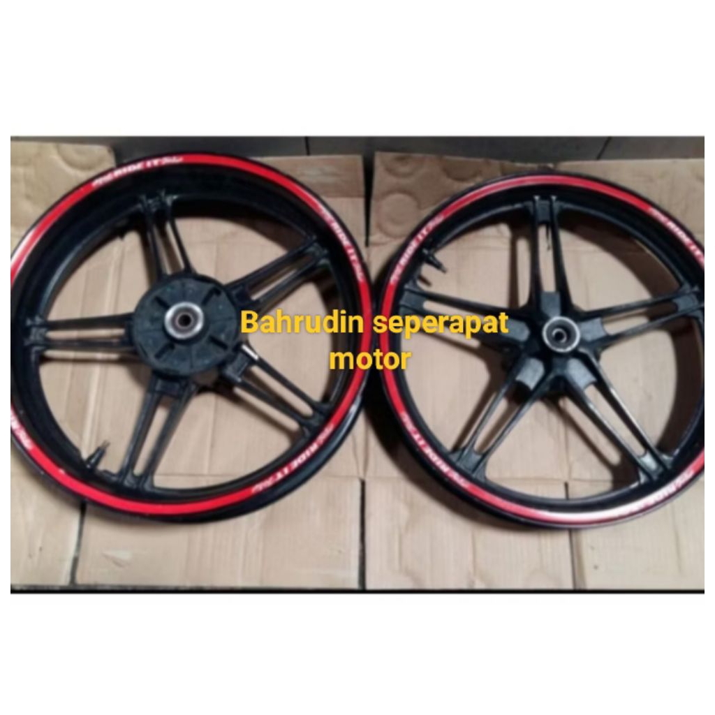 Velg sepasang yamaha New vixion original
