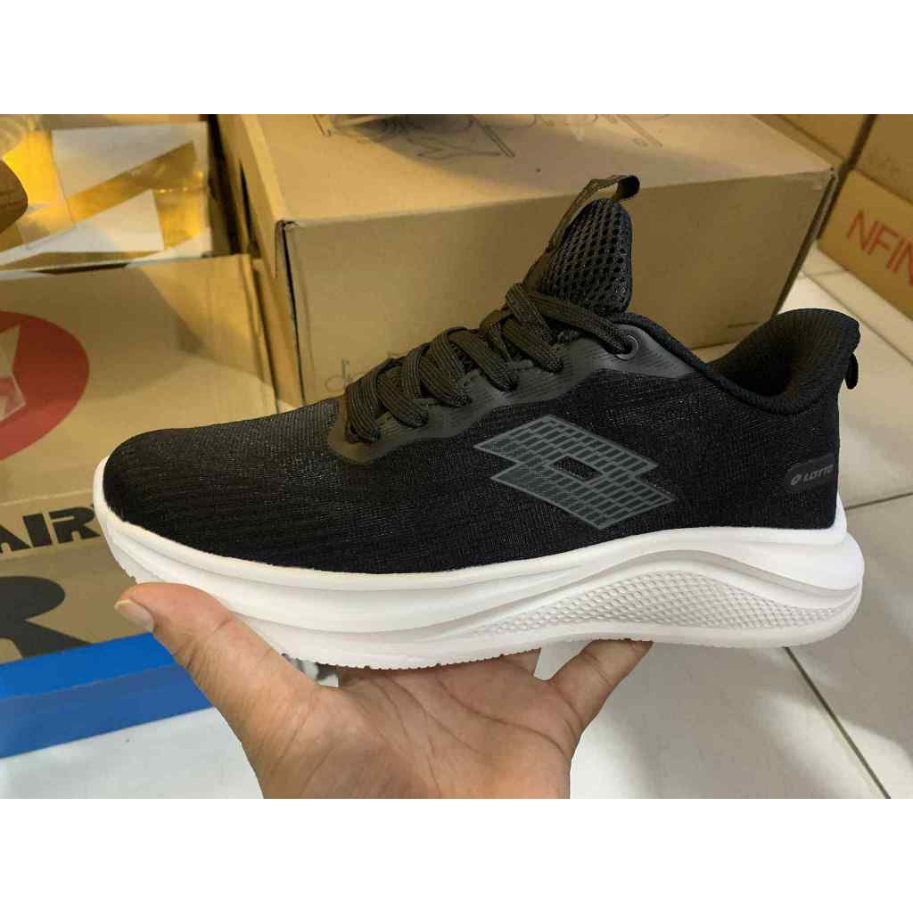 sepatu lari lotto black white original