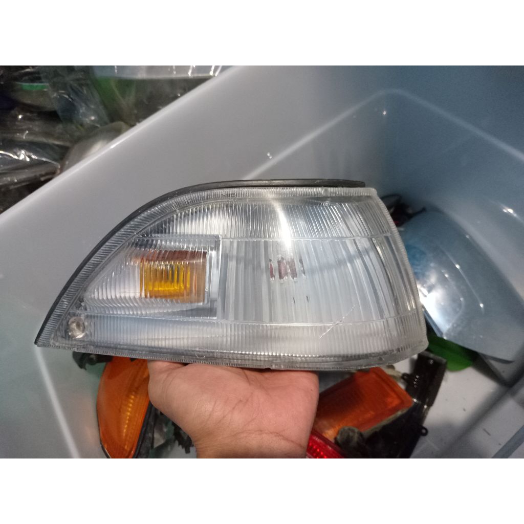 lampu sein toyota corolla twincam sebelah kanan