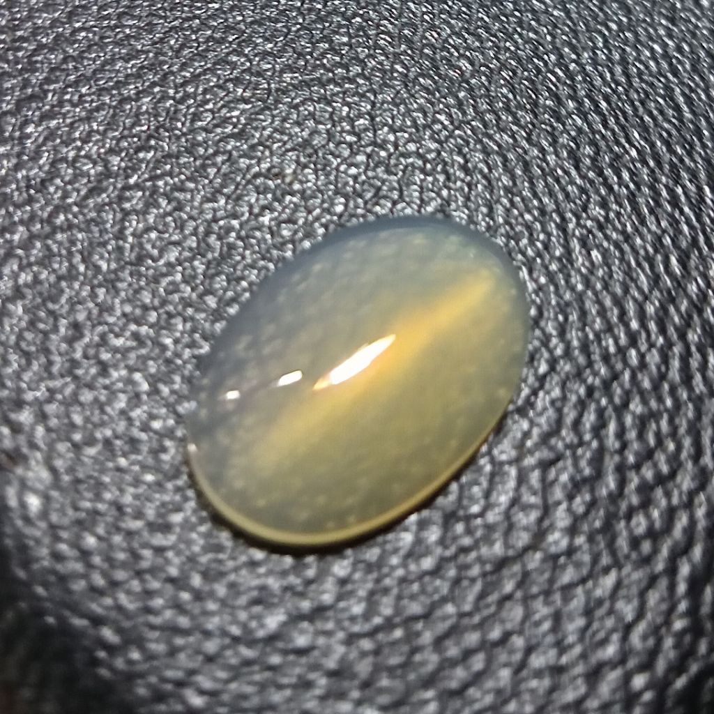 Batu Anggur Yellow Soft Chalcedony Luster Cat's Eye. Bukan Batu Biduri Bulan