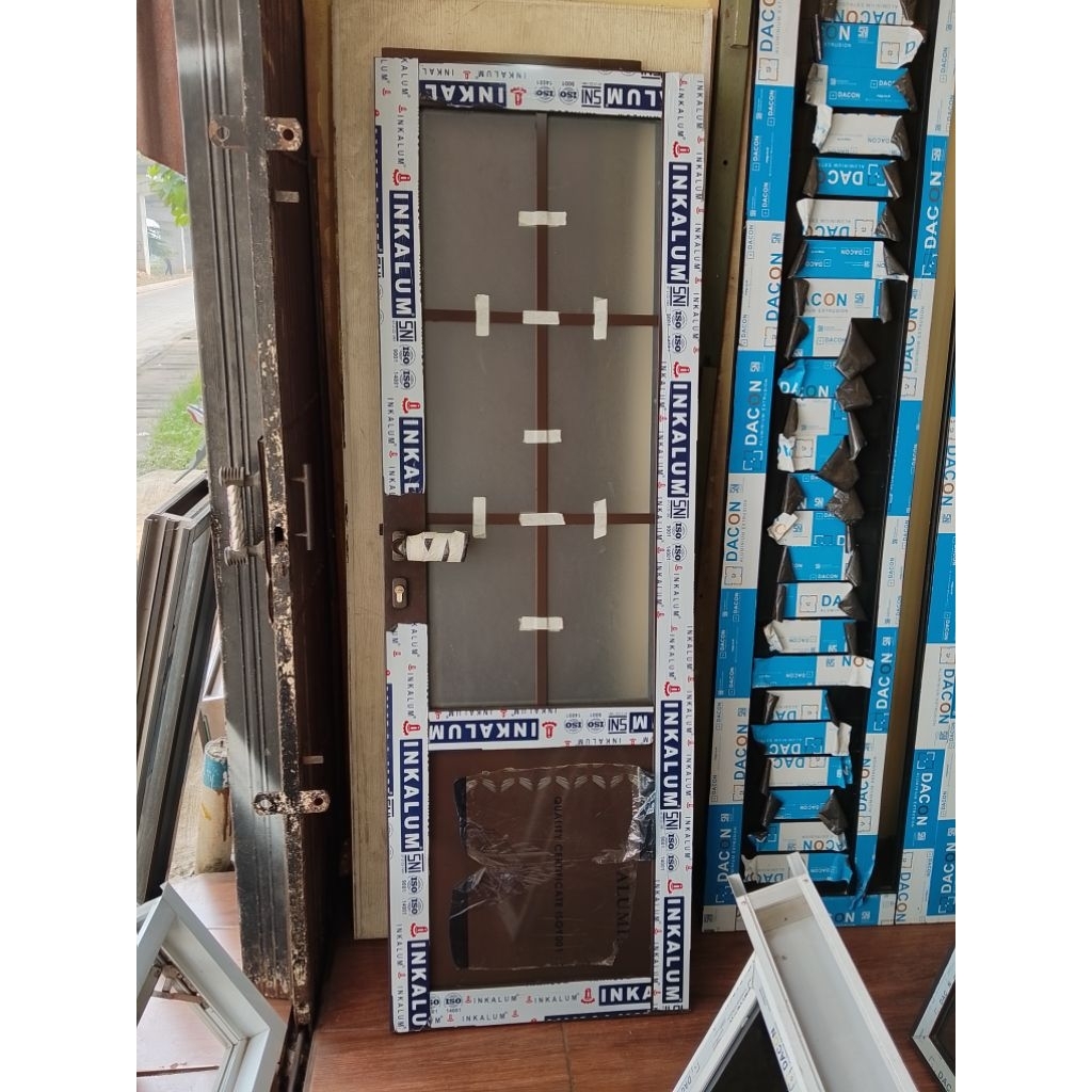 kusen pintu acp kamar mandi