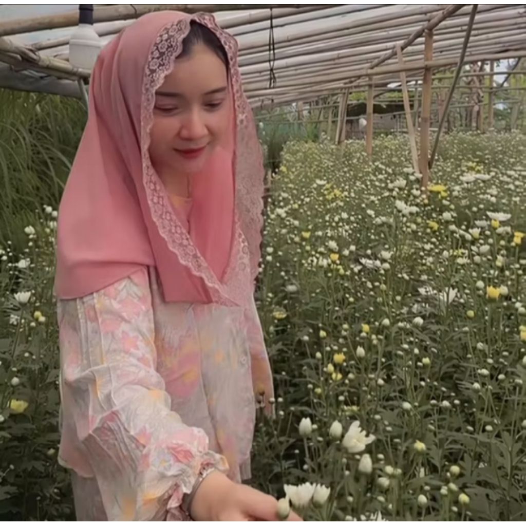 jilbab instan Mentri renda ceruti