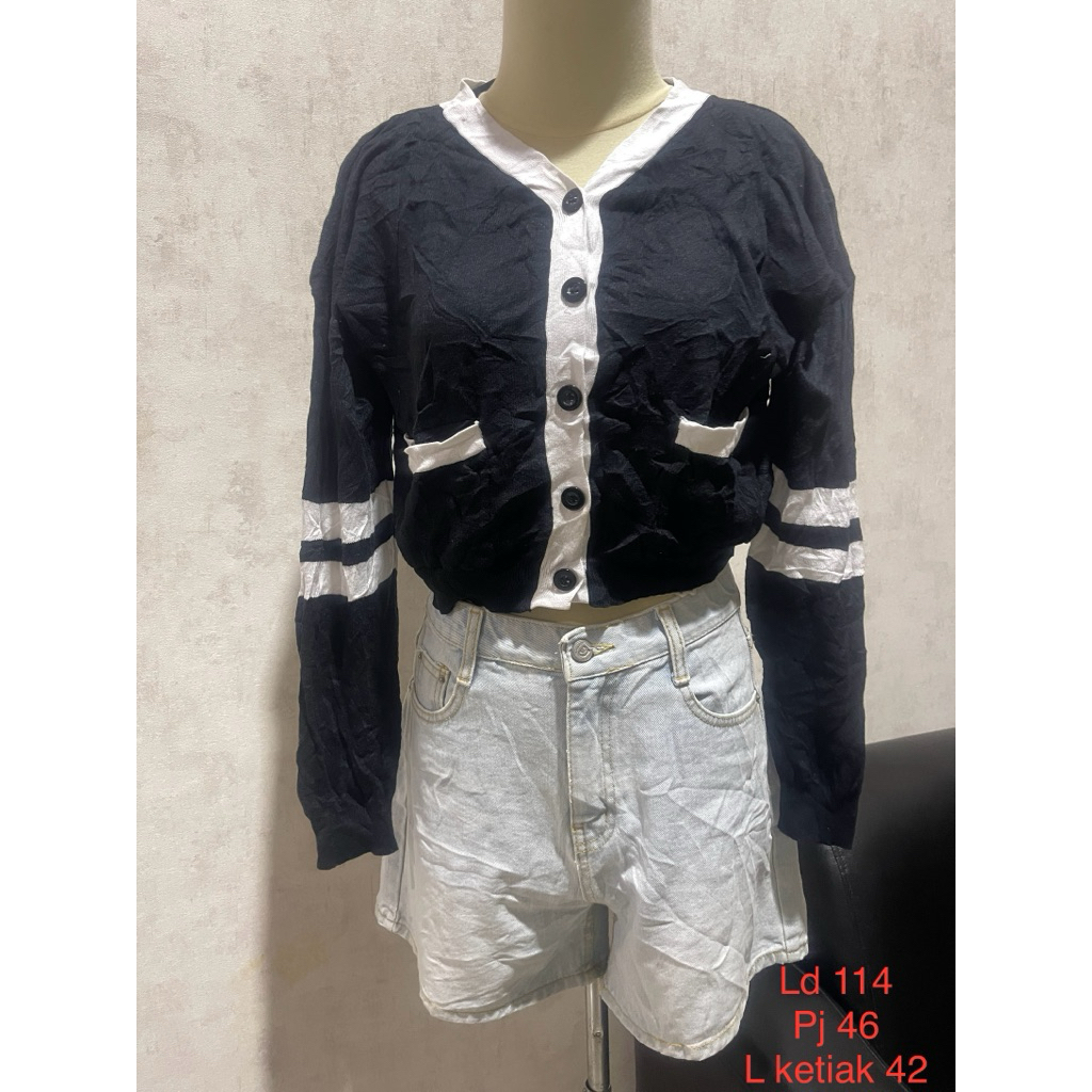 Crop top knit cardigan rajut warna hitam putih oversize