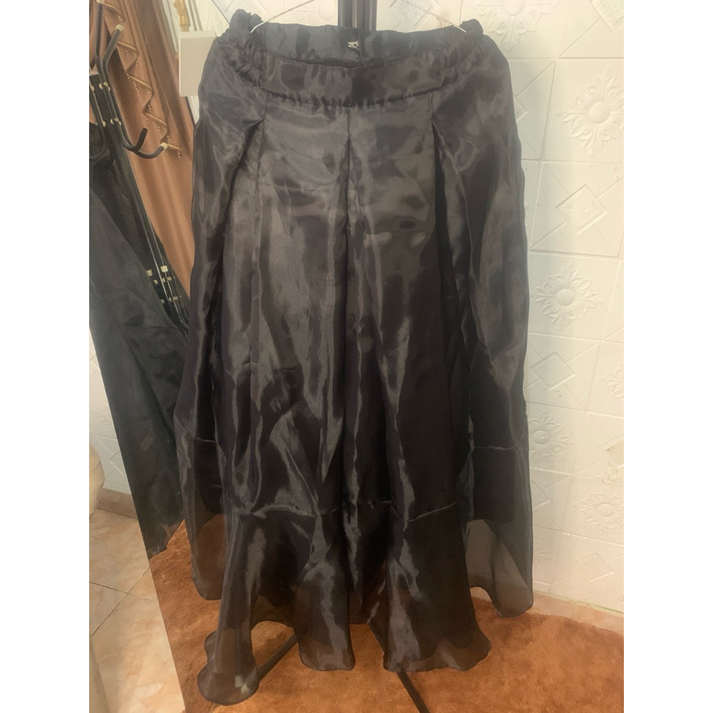 Preloved Rok Organza Hitam