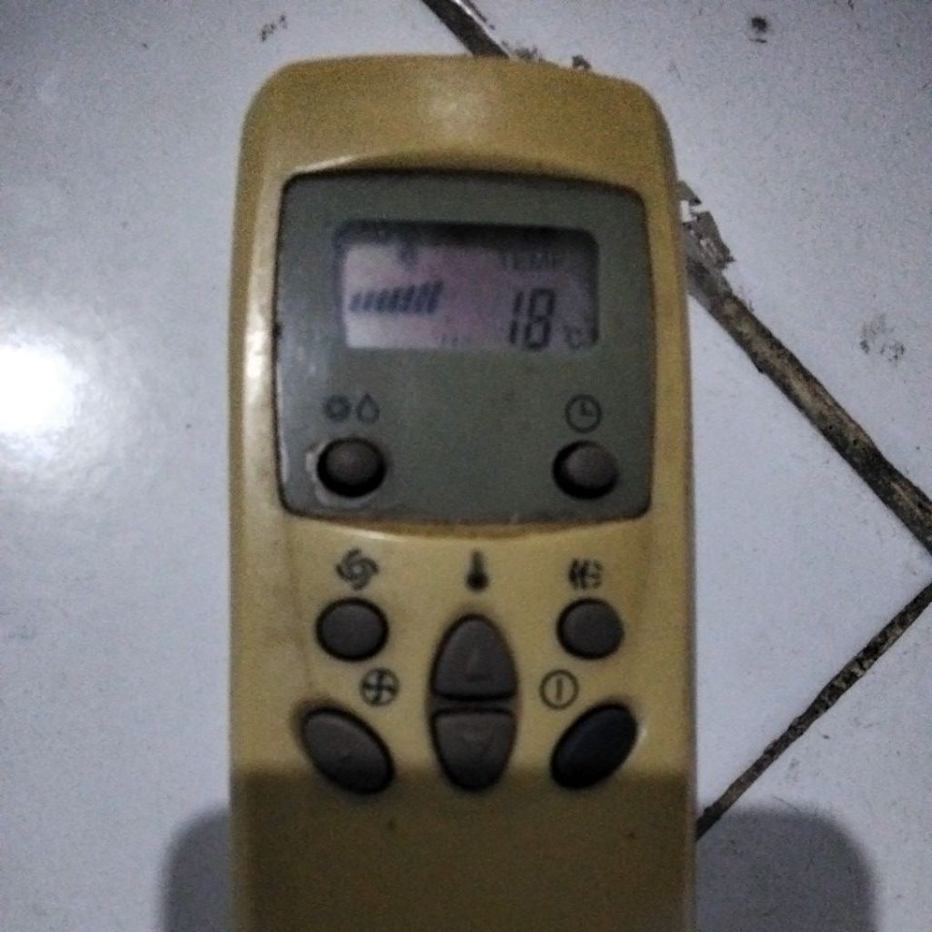 Remote AC LG 1/2 PK type lama