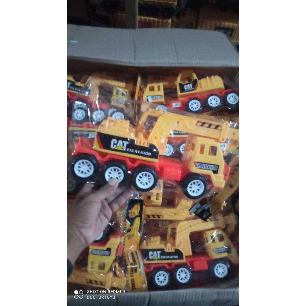 mainan mobil excavator TTP 777D