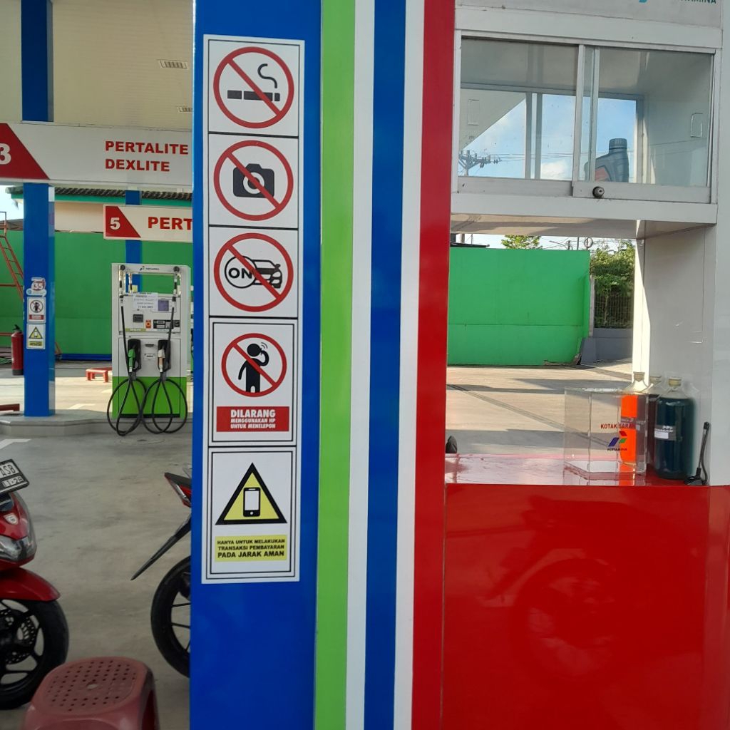 

Stiker Larangan SPBU / rambu rambu tiang SPBU Pertamina