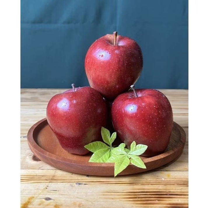 

Apel Merah Manis Segar 500g - Tunas Fresh Mart