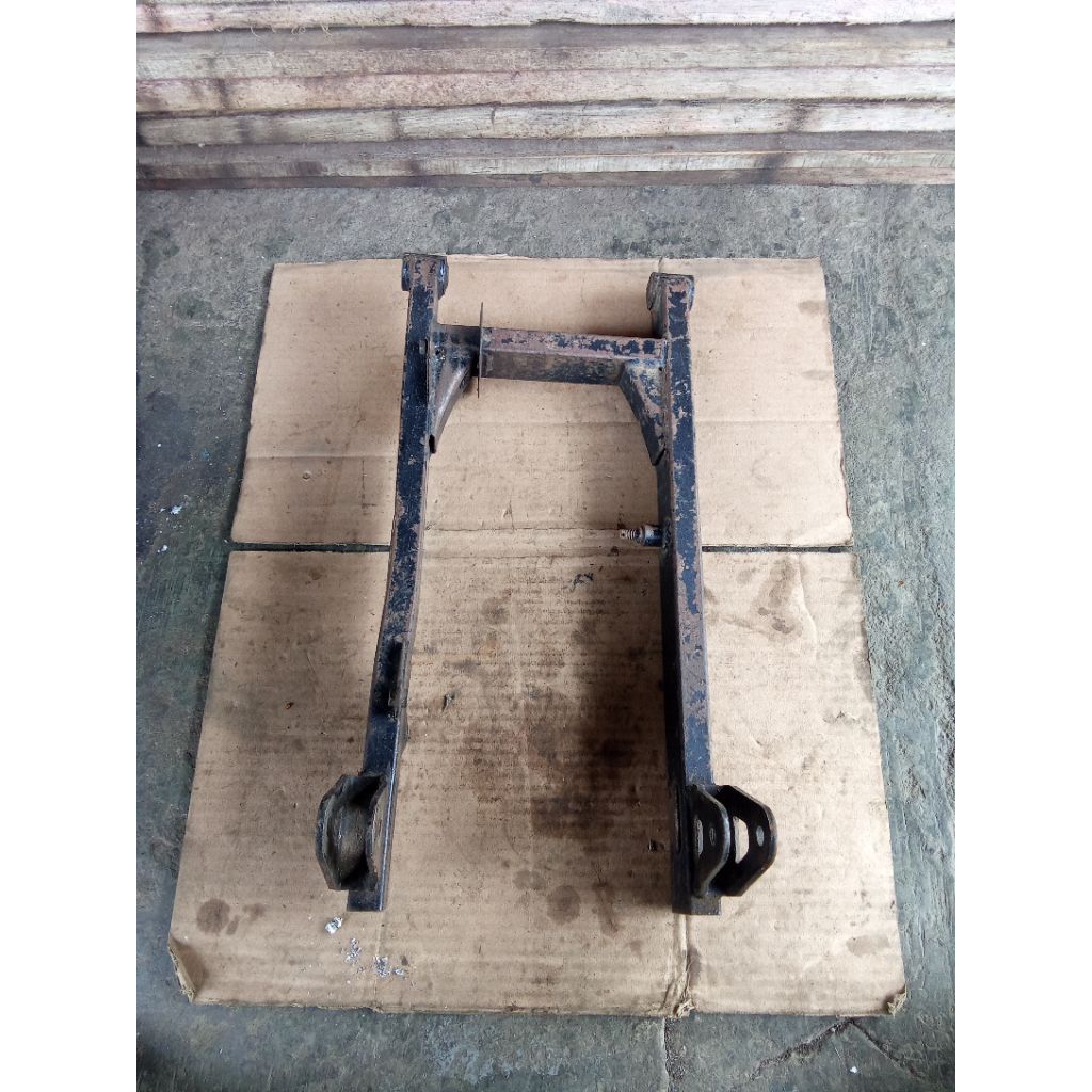 original swing ARM / lengan ayun / capit urang / garpu untuk motor Suzuki Shogun 110 lama / Shogun k