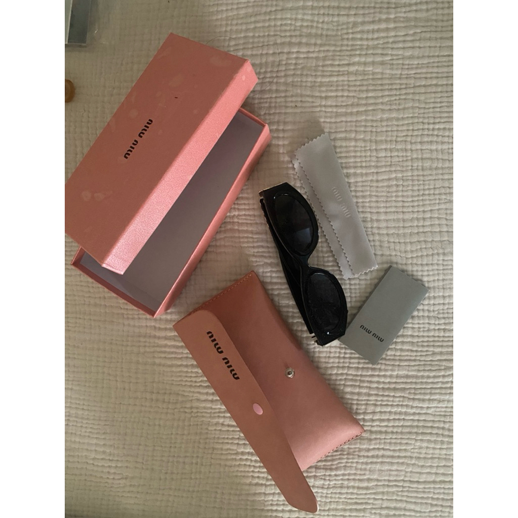 Kacamata Hitam Sunglasses Miumiu (Preloved)