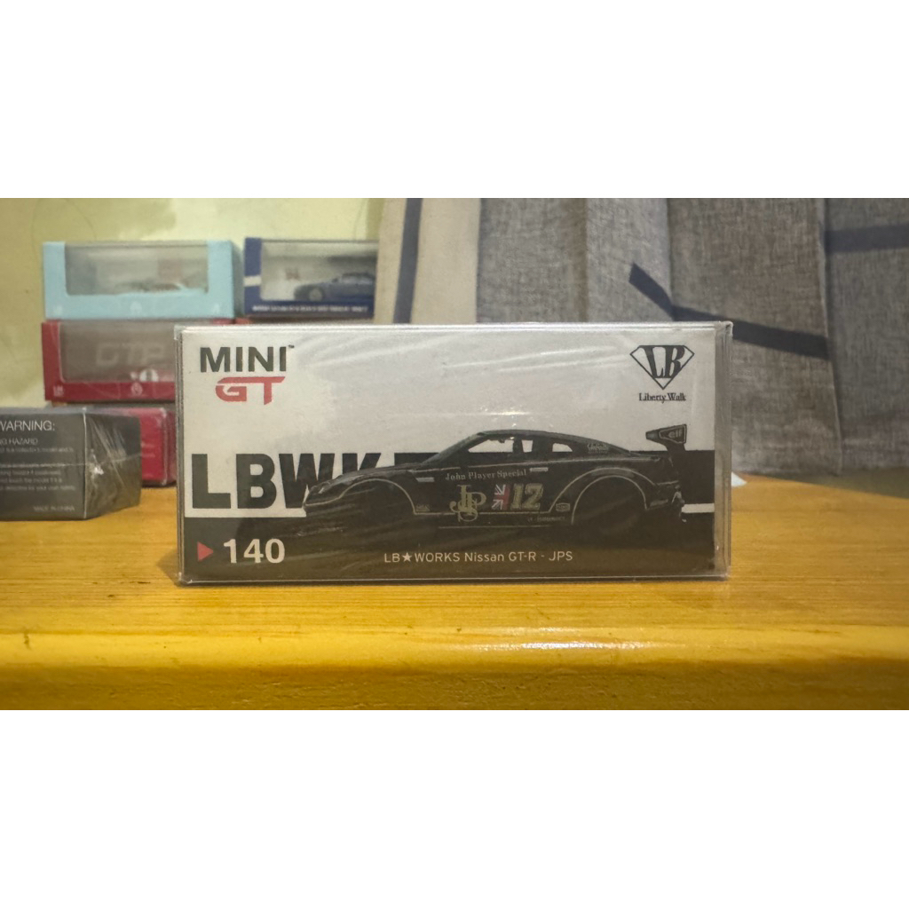 MINI GT 140 - LB WORKS Nissan GT-R 35 JPS High Wing