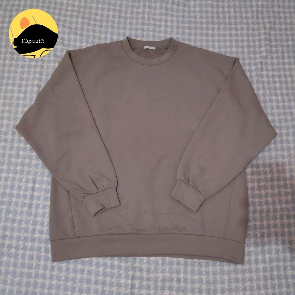 crewneck GU by Uniqlo size XL (likenew)