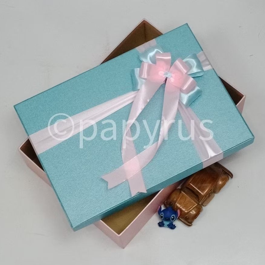 

PAPYRUS Kombinasi 25x35 Tinggi 5cm Kotak Kado Gift Box V3