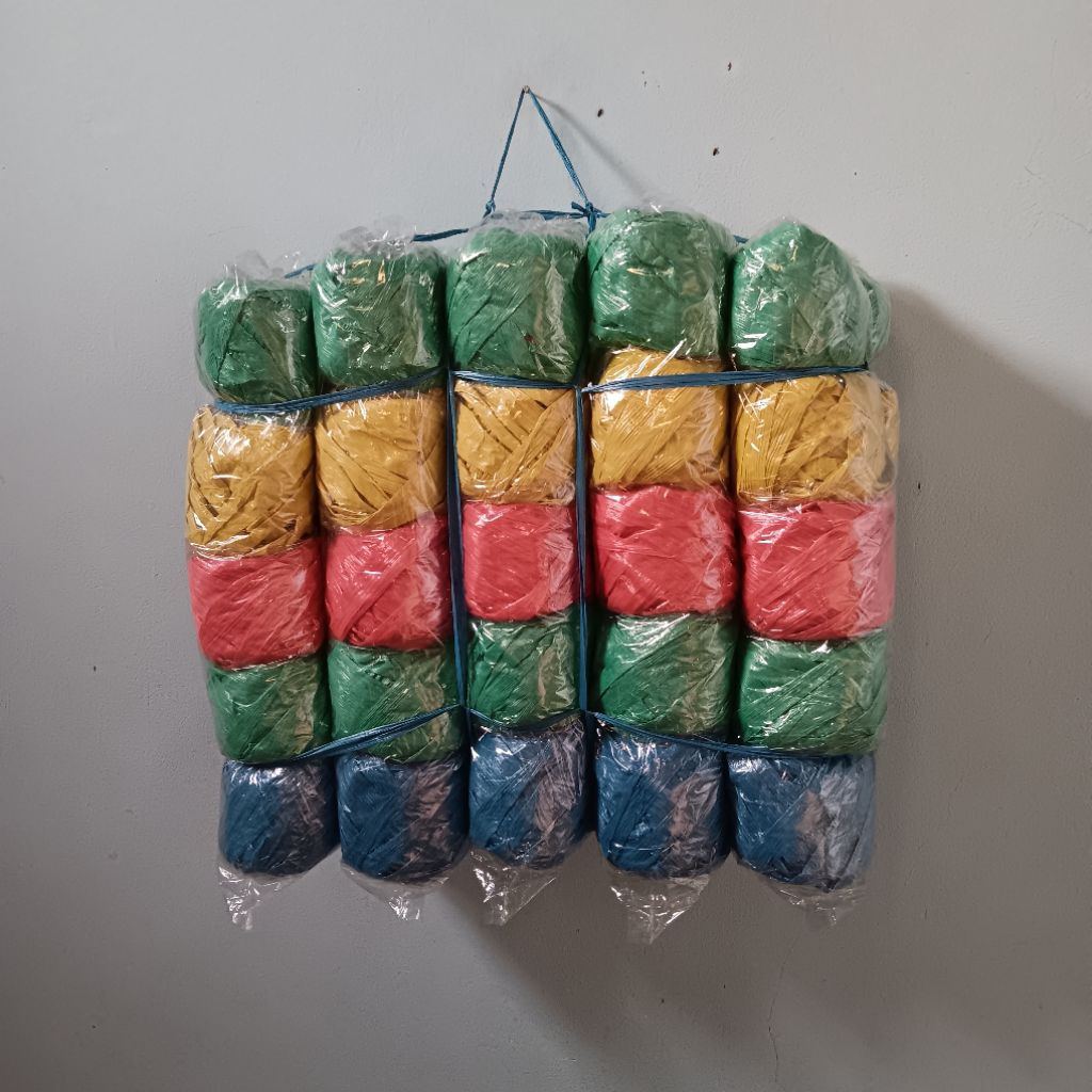 

Tali rafia eceran 1000 dan 2000 jual 5 pack isi 50 pcs /gulung rafia