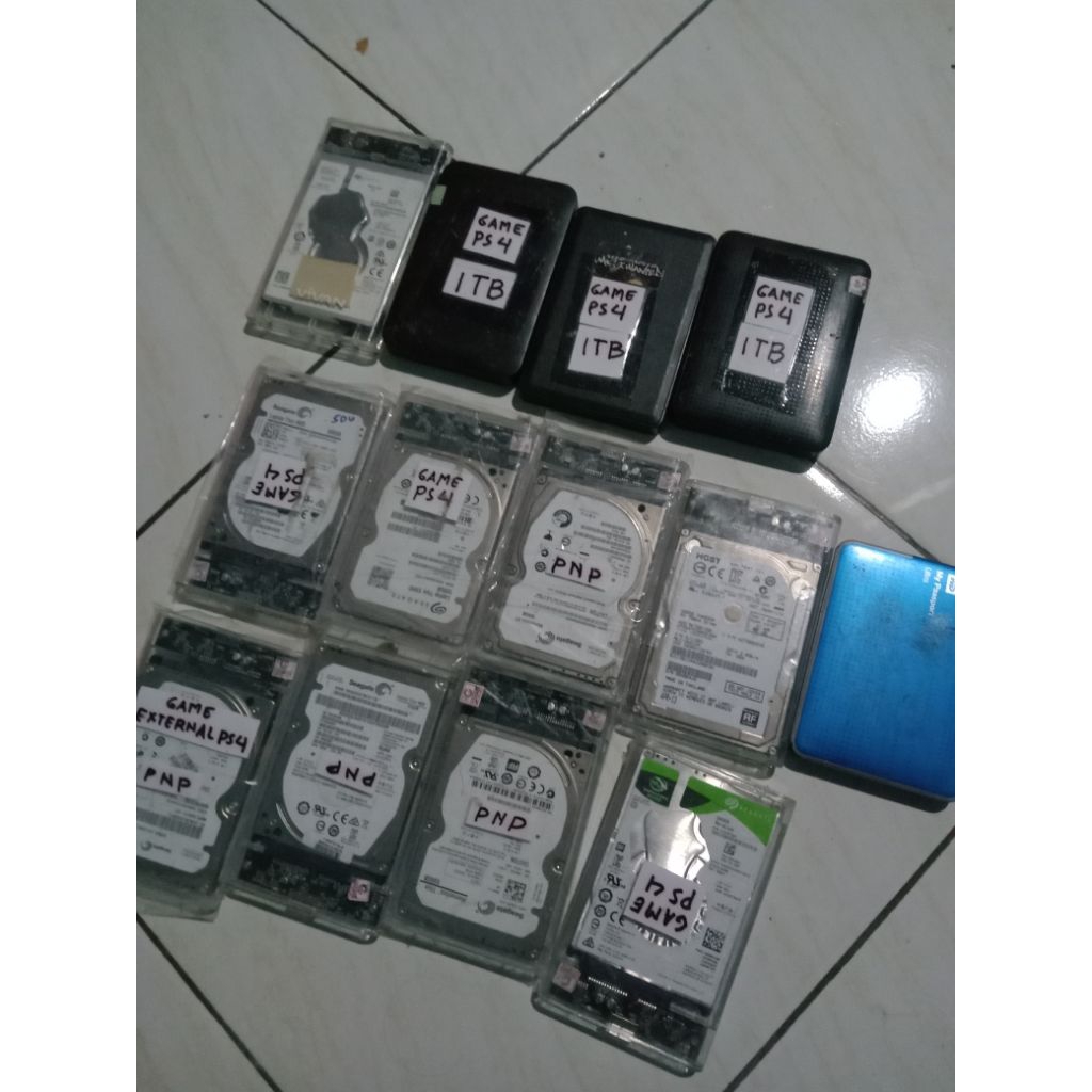 BORONGAN HARDISK 13 UNIT DAN 1 STIK PS4