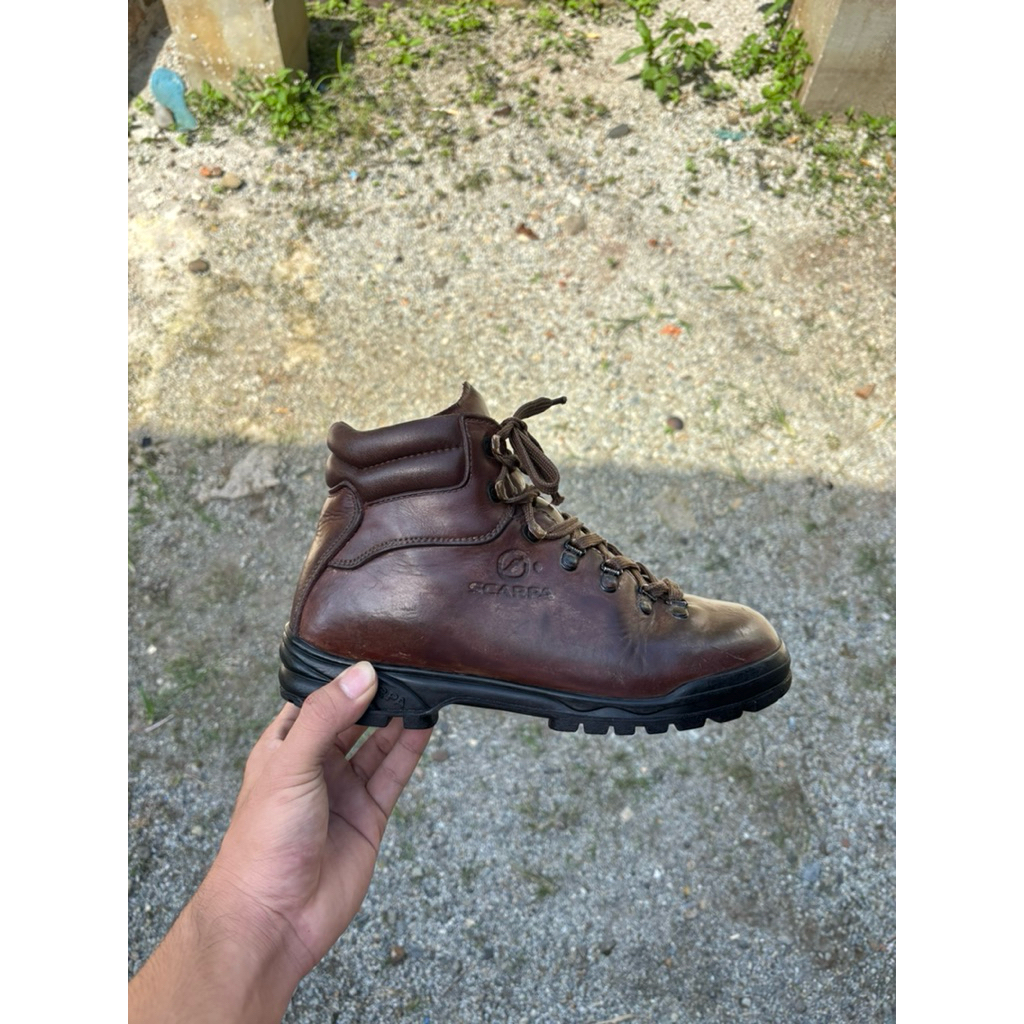 sepatu kulit Scarpa