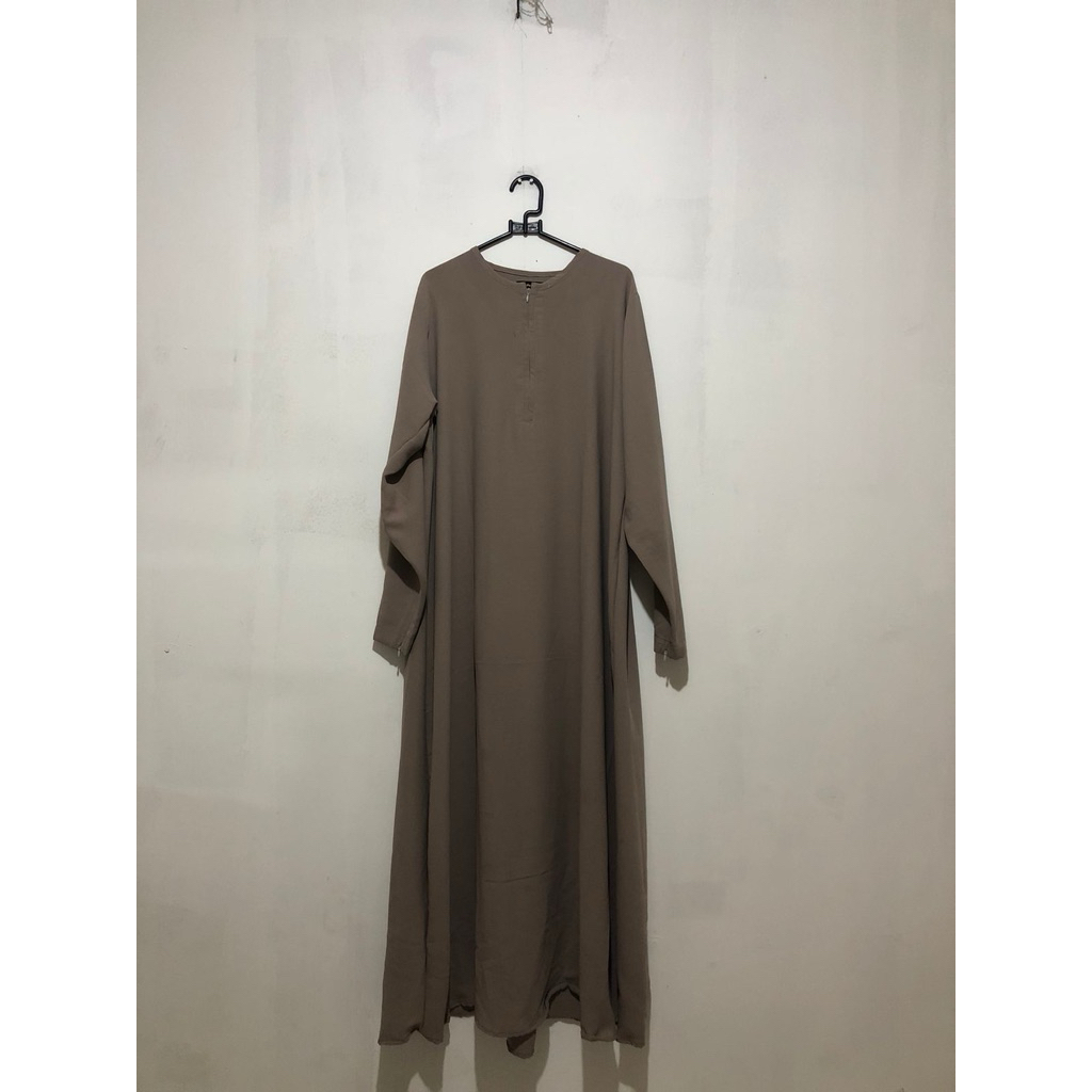 Abaya basic tsurayya warna vintage khaki size L ( 137cm)