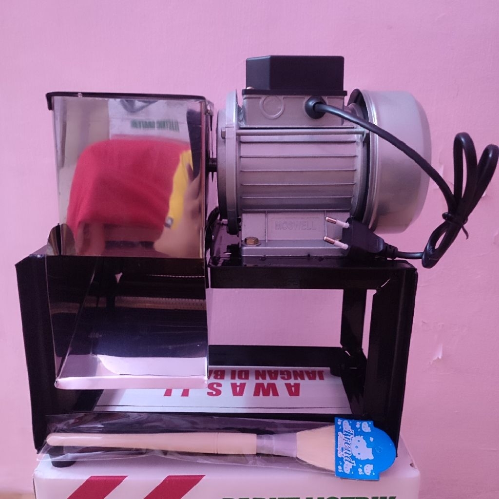 Mesin Parut Kelapa Kunyit Jahe Listrik Mini Corong Samping Rumah Tangga Kokoh Siku Kaki 4 Full Stain