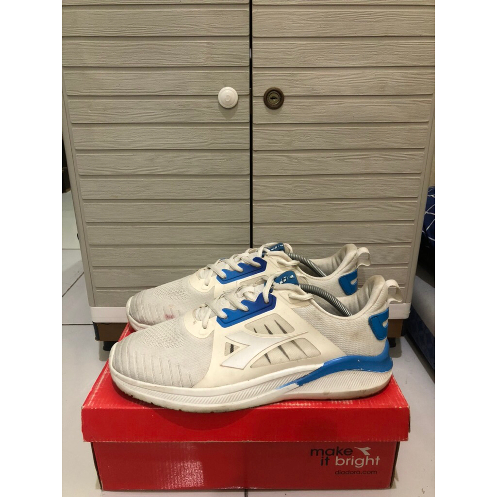 Sepatu Running Diadora