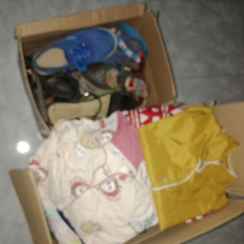 

prelove baju, sandal, celana