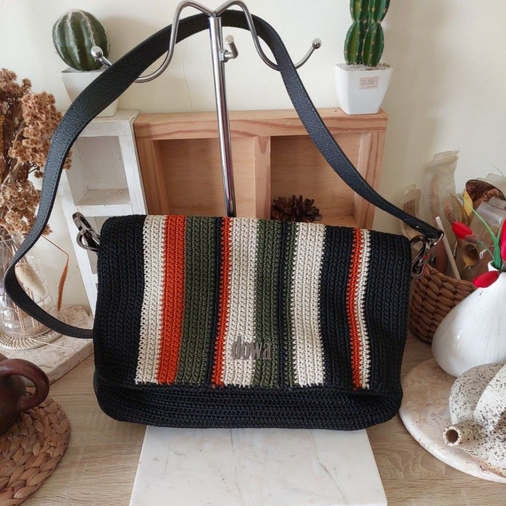 Tas Slempang Rajut Dowa Preloved