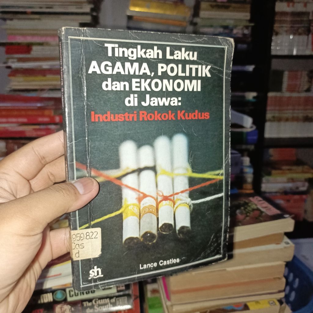 Tingkah Laku Agama, Politik, dan Ekonomi di Jawa: Industri Rokok Kudus by Lance Castles
