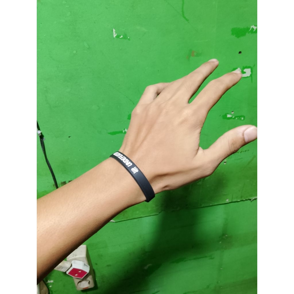 GELANG KARET HITAM PRIA KEREN