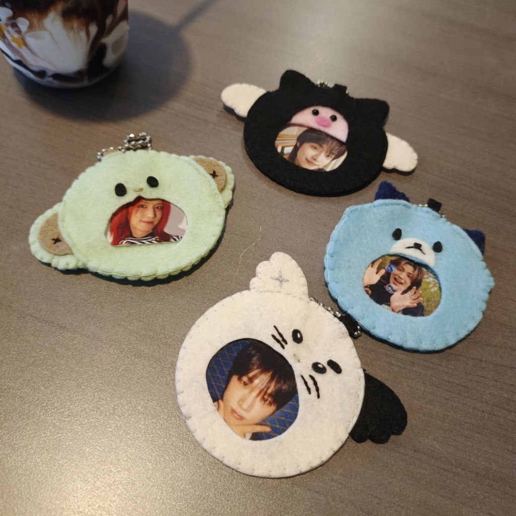 Keychain Xdinary Heroes Photo Frame | Toploader ID photo Flanel