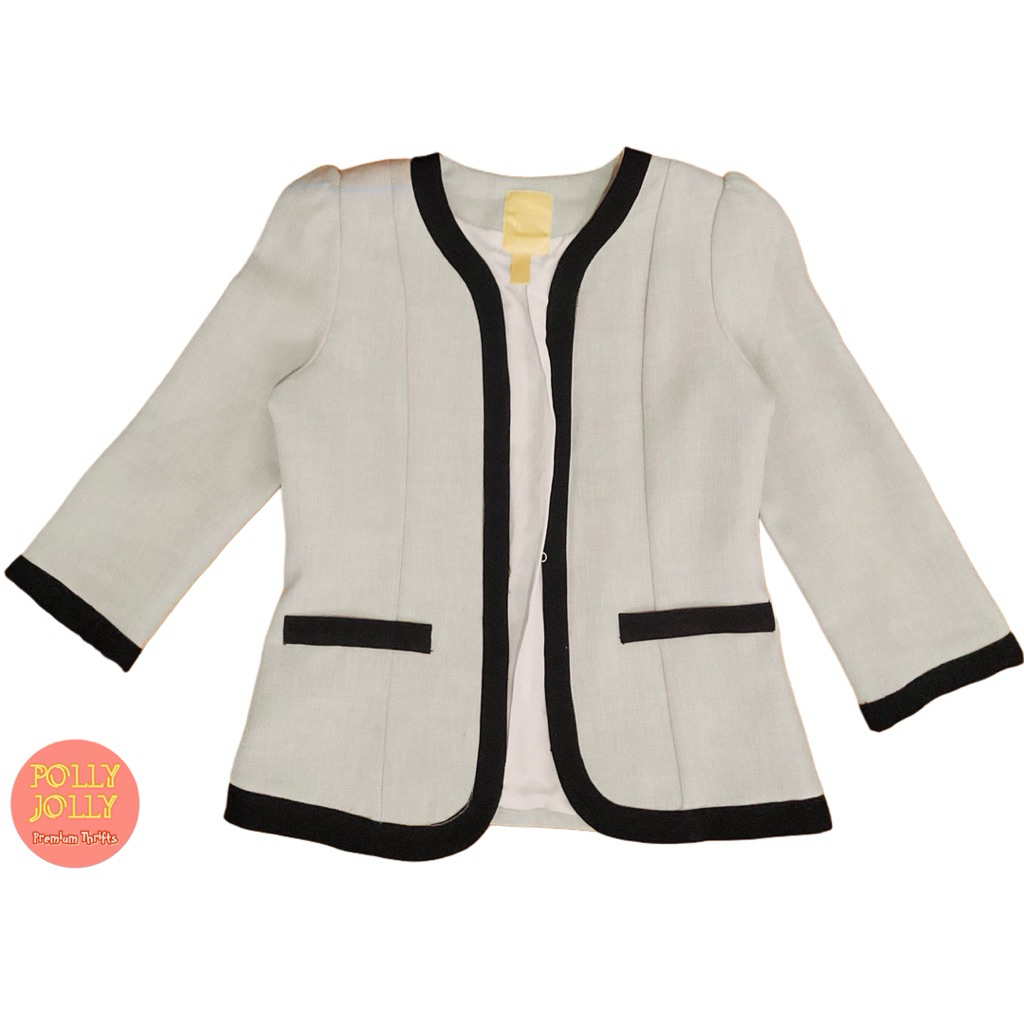 KIVEE - Blazer Jas Kantor Tangan 3/4 Warna Krem Cream Putih Hitam (Preloved)
