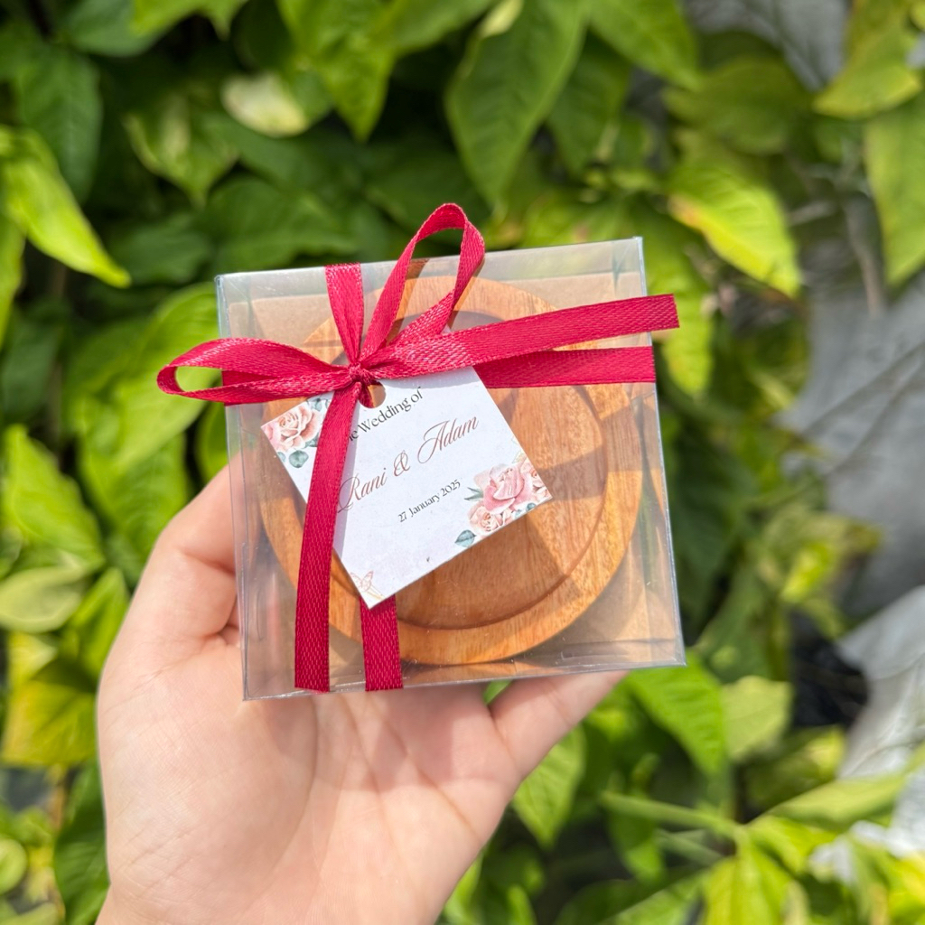 

Hampers Wedding Ulang Tahun Birthday Event Wooden Coaster Tatakan Kayu Lilin Custom - Souvenir Pernikahan Reed Diffuser - Kado Teman Unik - Hadiah Pacar - Wisuda Gift Scented Candle Event Grosir Gift Set Parcel by Aphrodite Estetik Aesthetic Murah