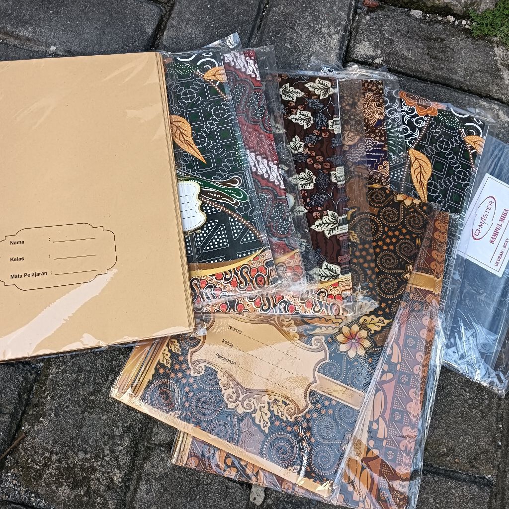 

Grosir 10 Lembar Sampul Buku Tulis Boxi Campus Kampus Motif Batik Polos Coklat Nama Mika Plastik Bigbos
