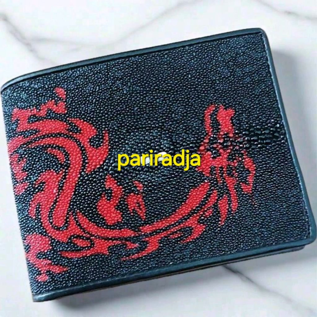 Dompet Kulit Ikan Pari Asli Warna Hitam Gambar Naga Merah